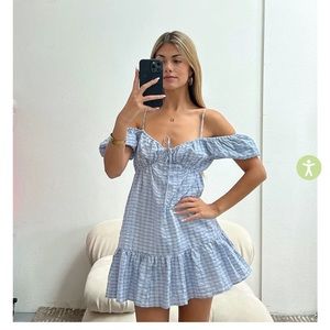 Isabels cabinet dress worn once can be worn on shoulder and or shoulder